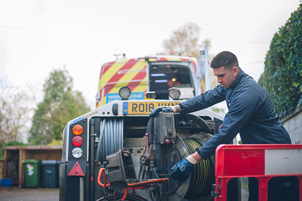 Jetting Operator working in the street 